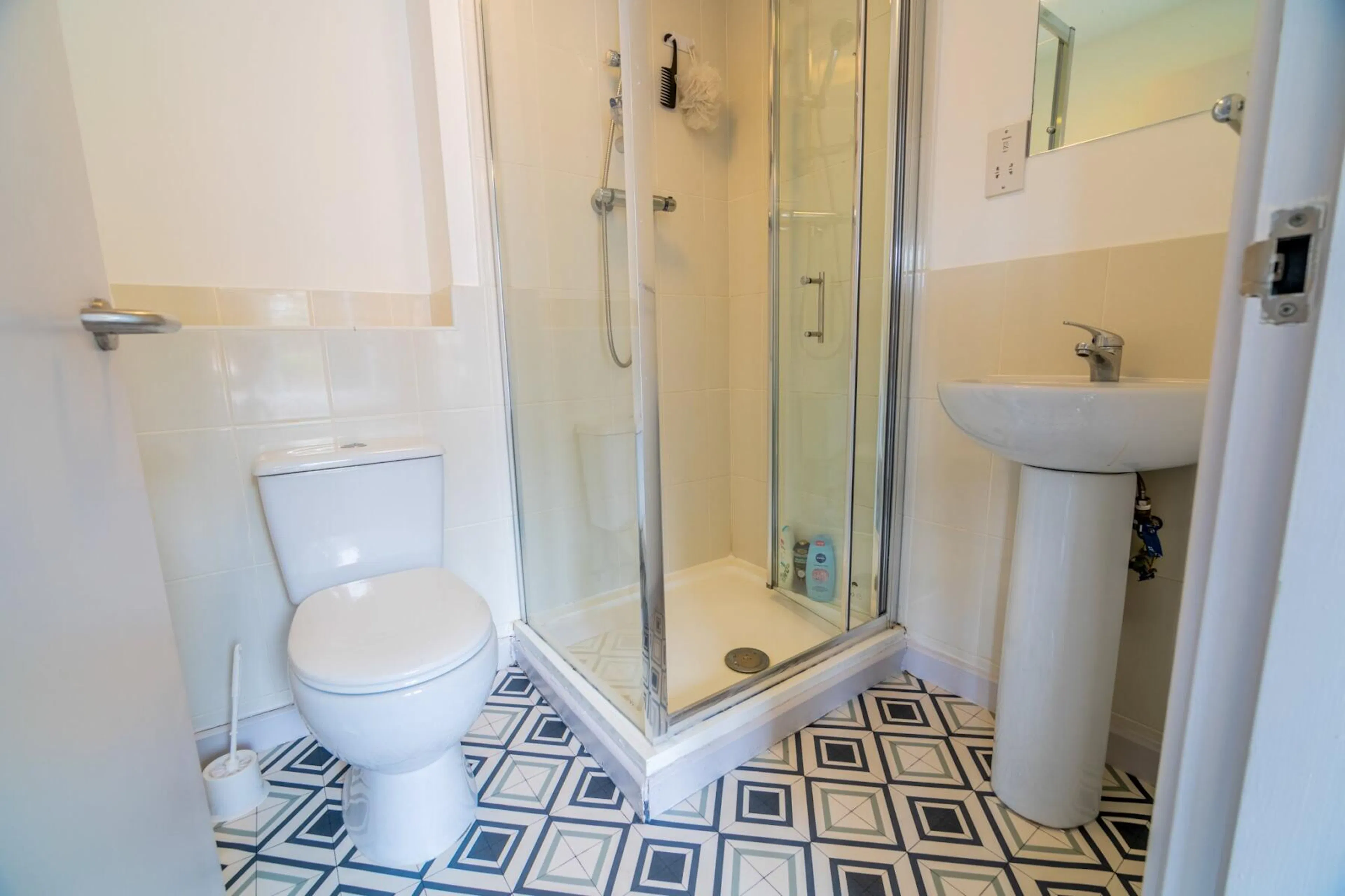 BATHROOM BATHROOM 4