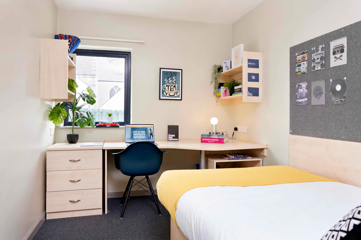ROOM ROOM