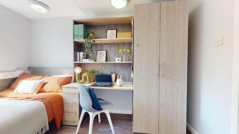 Gold En Suite