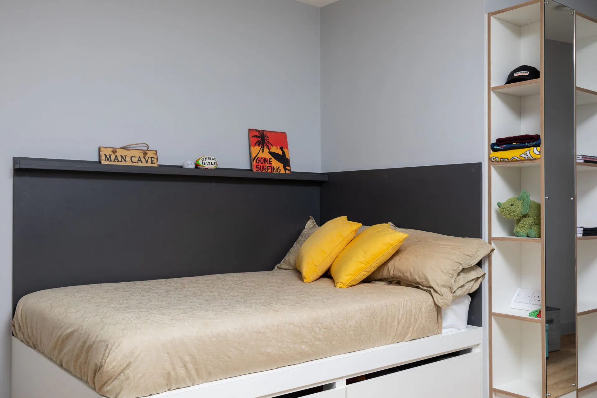 West Wing, Cardiff-Cardiff-ROOM-1