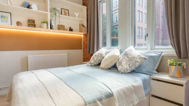 Gold Two Bed Apartment room image 1