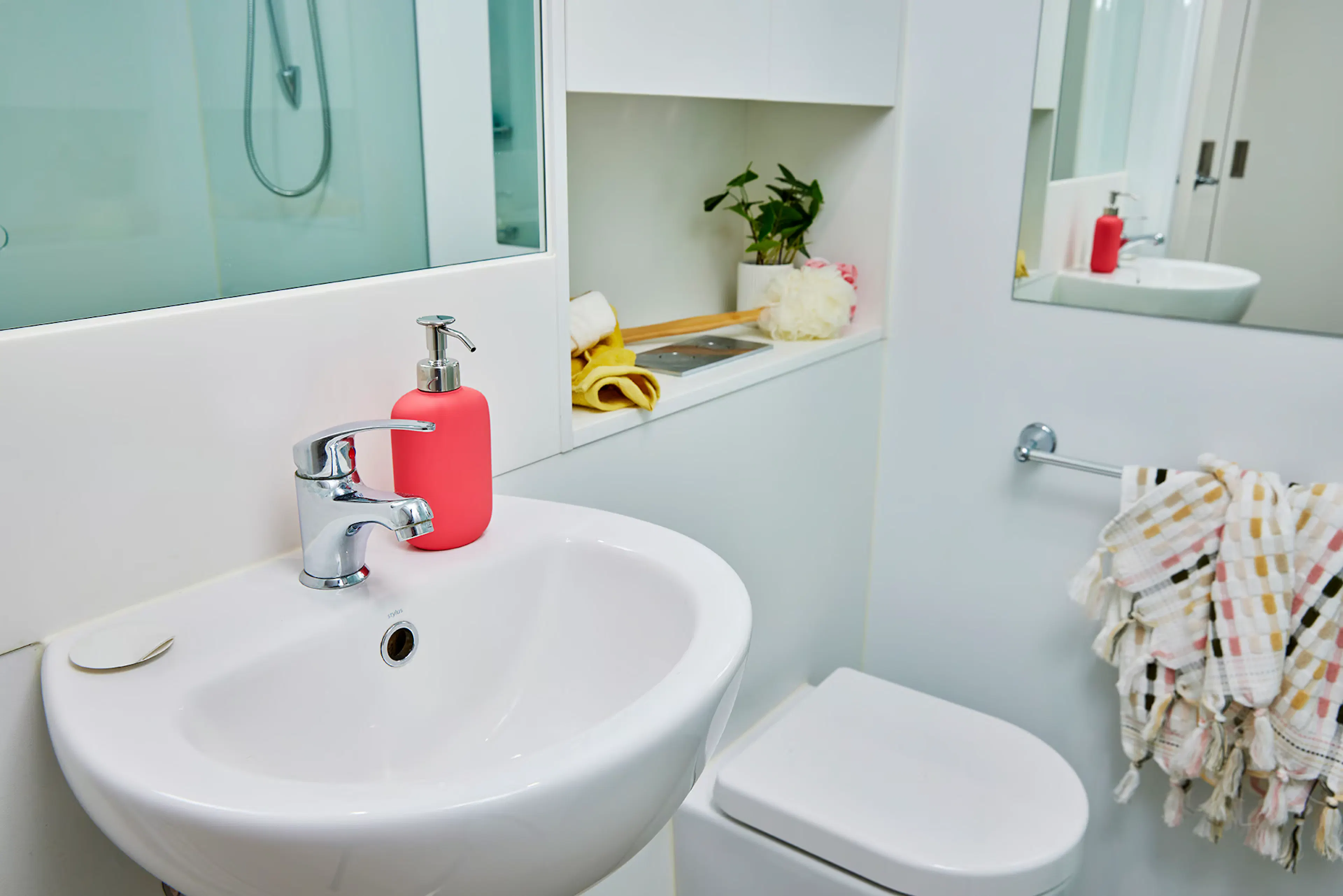 1 Bed Apartment BATHROOM 2