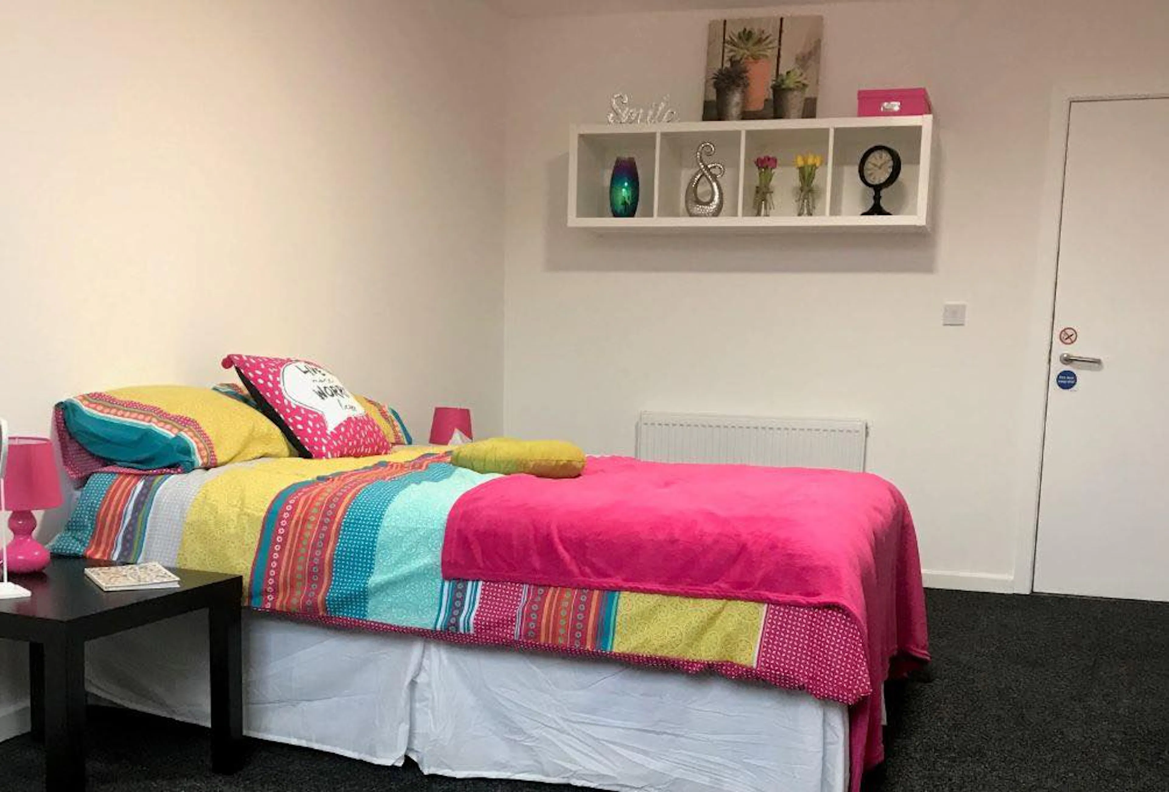 One Bedroom Apartment ROOM 2
