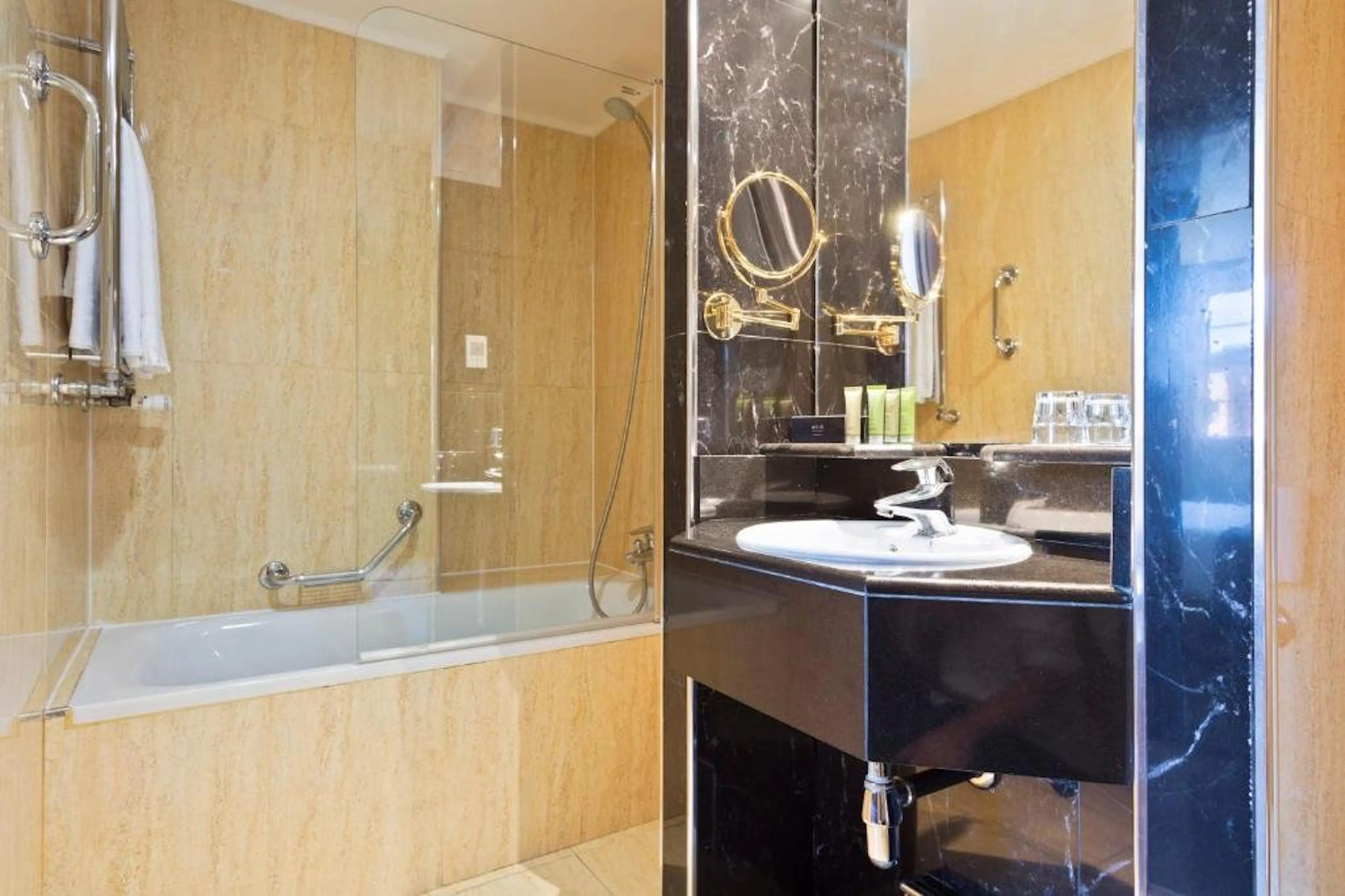 1 Bedroom Apartment BATHROOM 2