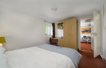 1 Bed Flat (En-suite)