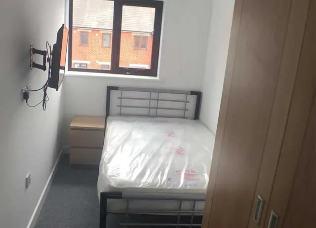 1 Bed Flat (Hall B) room image 1