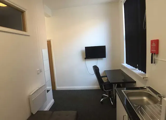 1 Bed Flat (Hall E) room image 2