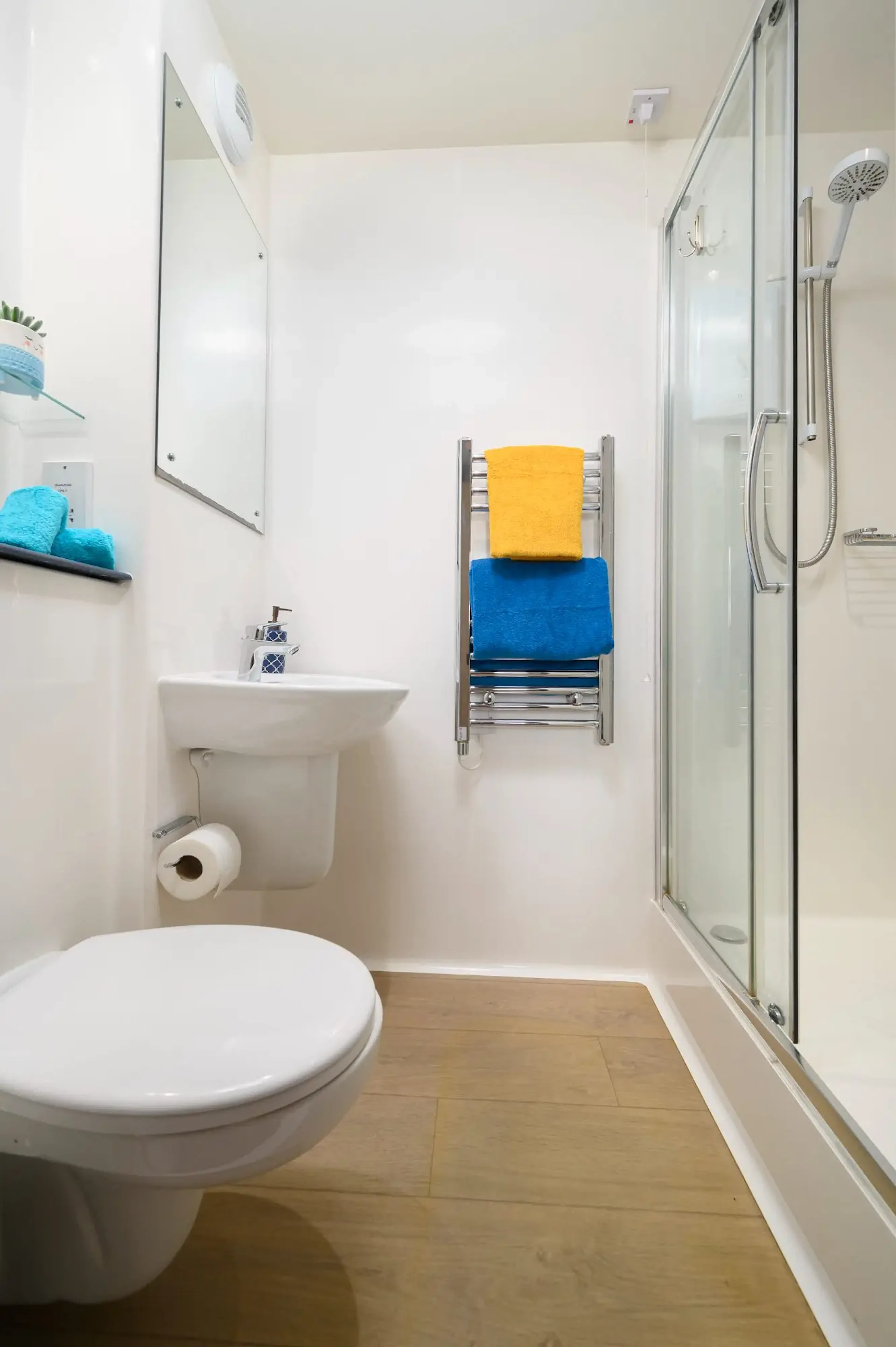 1 Bed Flat (En-suite) BATHROOM 2