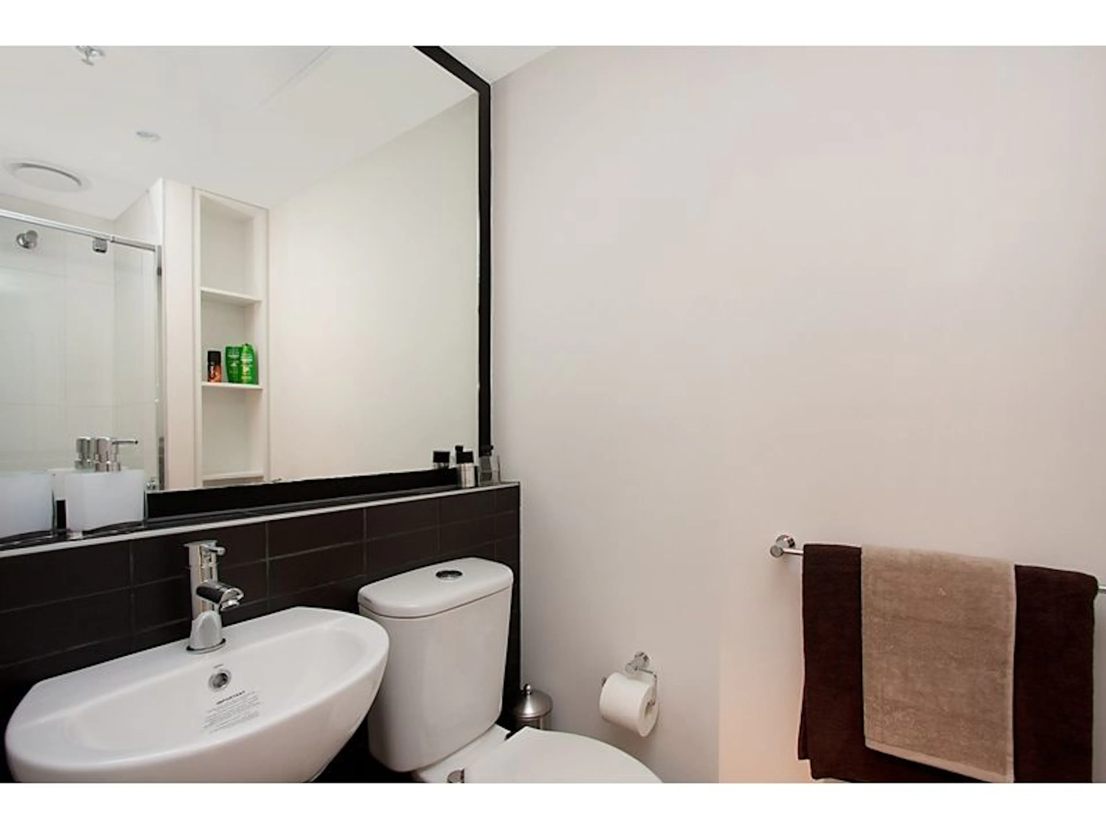 1 Bedroom (Air-Conditioned) BATHROOM 4