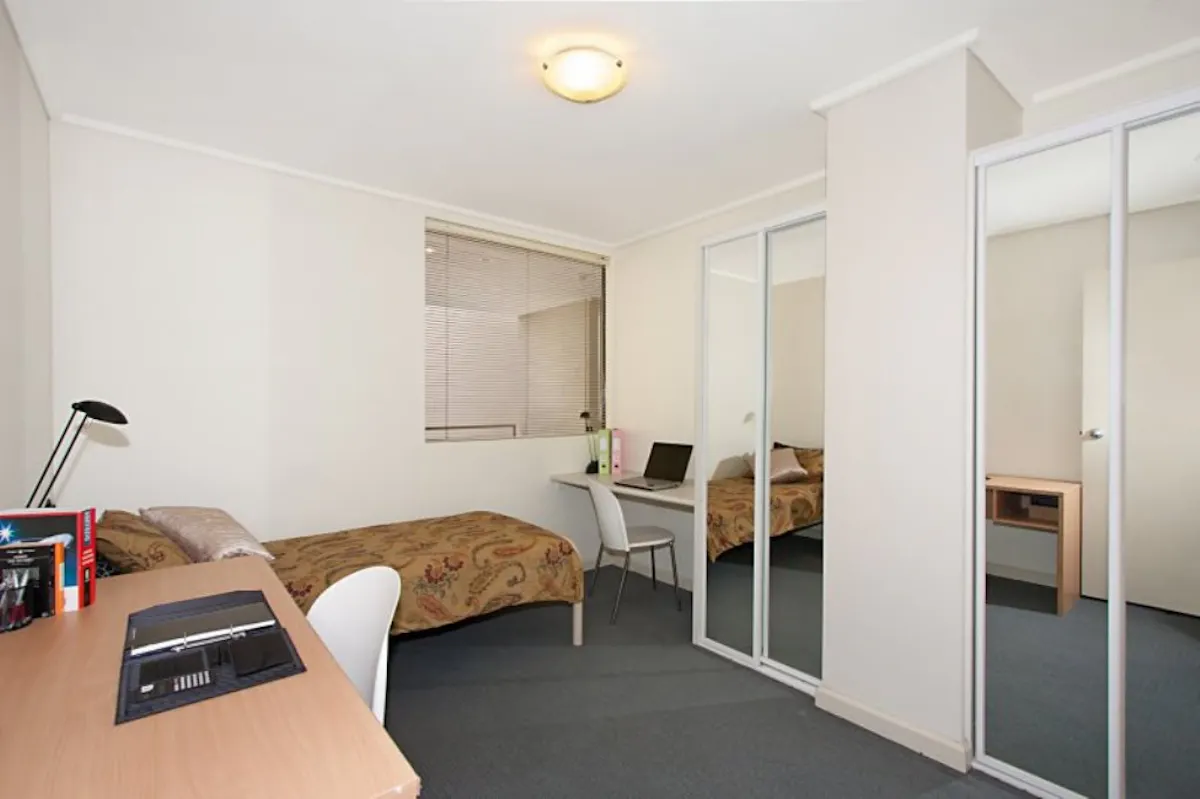 1 Bedroom Large Apartment ROOM