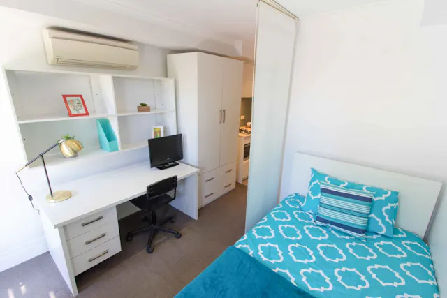 1 Bedroom with Balcony room image 1