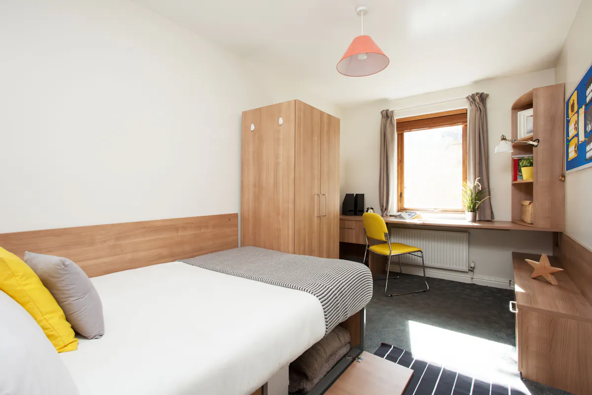 ROOM ROOM