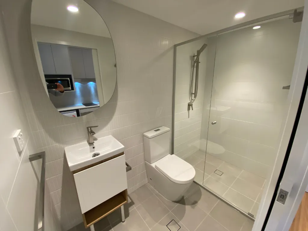 Studio BATHROOM 2