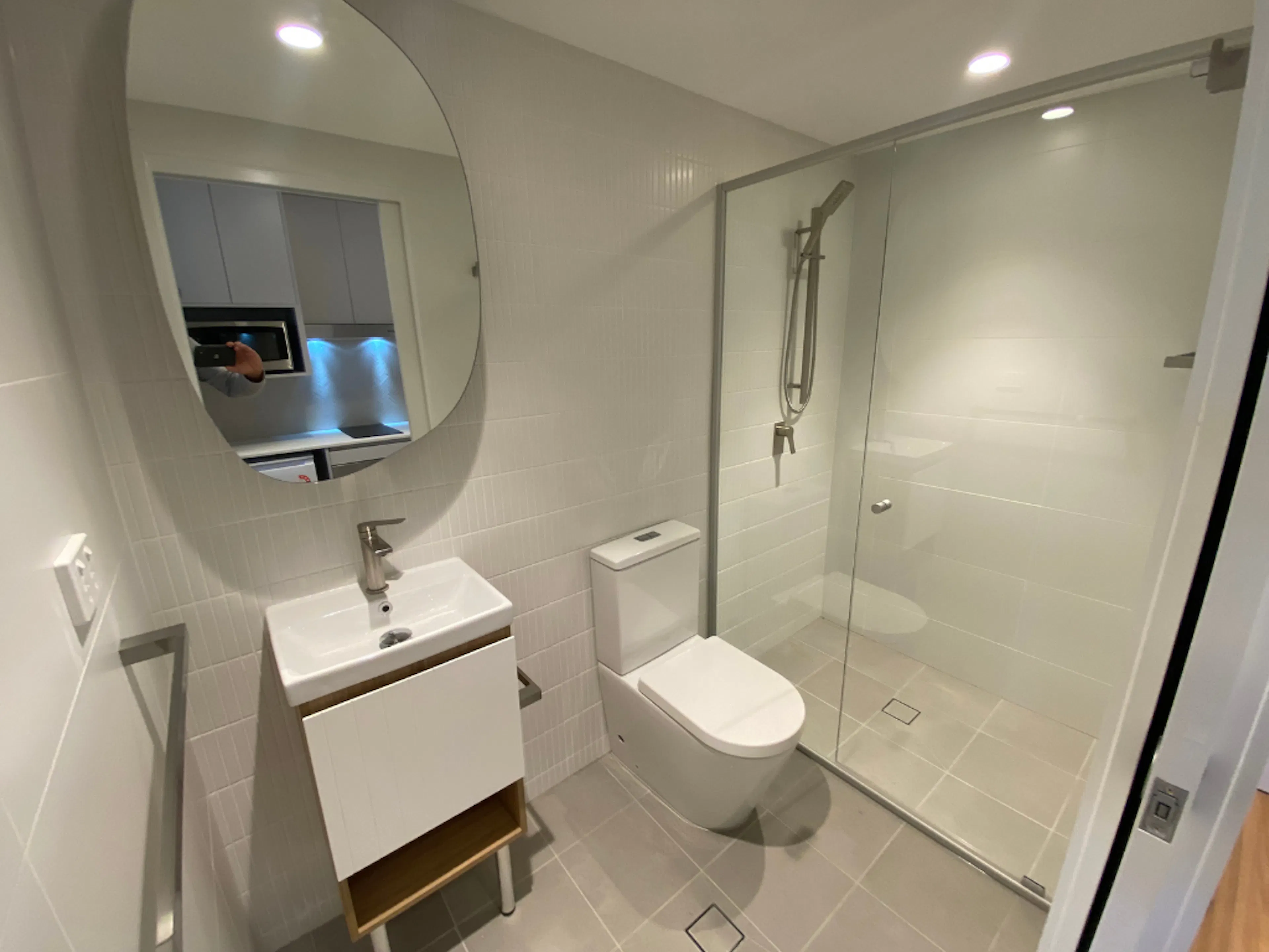 Studio BATHROOM 2