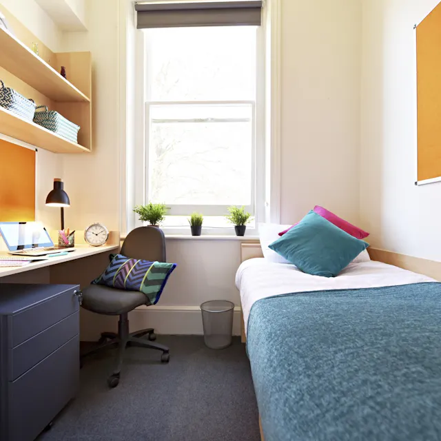 Ensuite room image 1