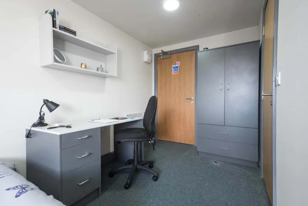 kiln-house-stoke-on-trent-Deluxe Wet Room Studio