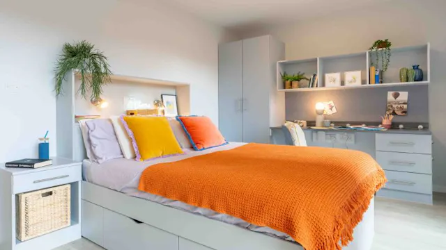 Gold One Bed Apartment Plus room image 1