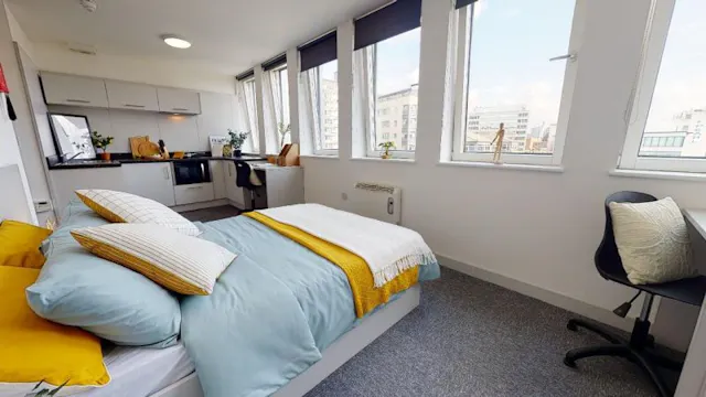Gold Studio room image 1