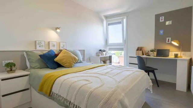 Platinum Two Bed room image 1