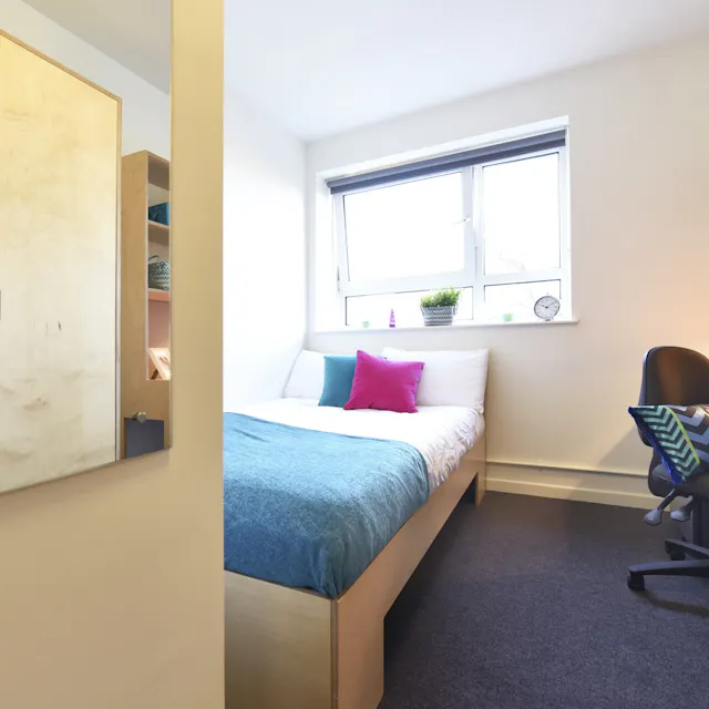 Medium Ensuite room image 1