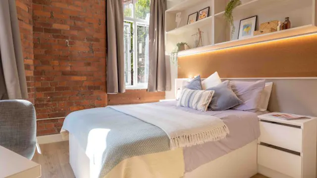 Silver Three Bed Duplex room image 1