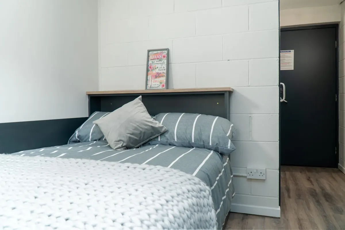 9 Bed En Suite Flat ROOM