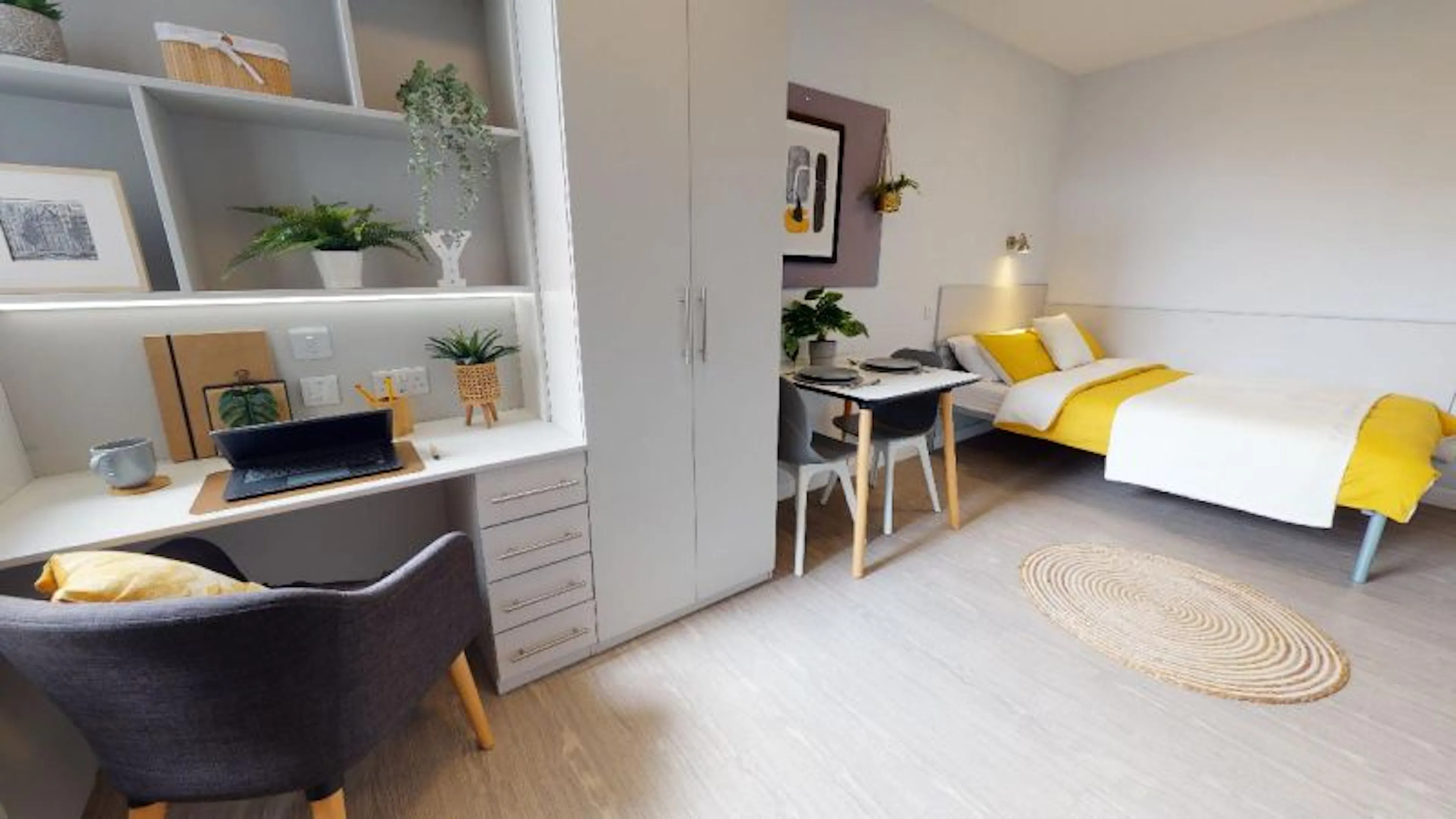 Silver Two Bed Apartment Plus ROOM 3