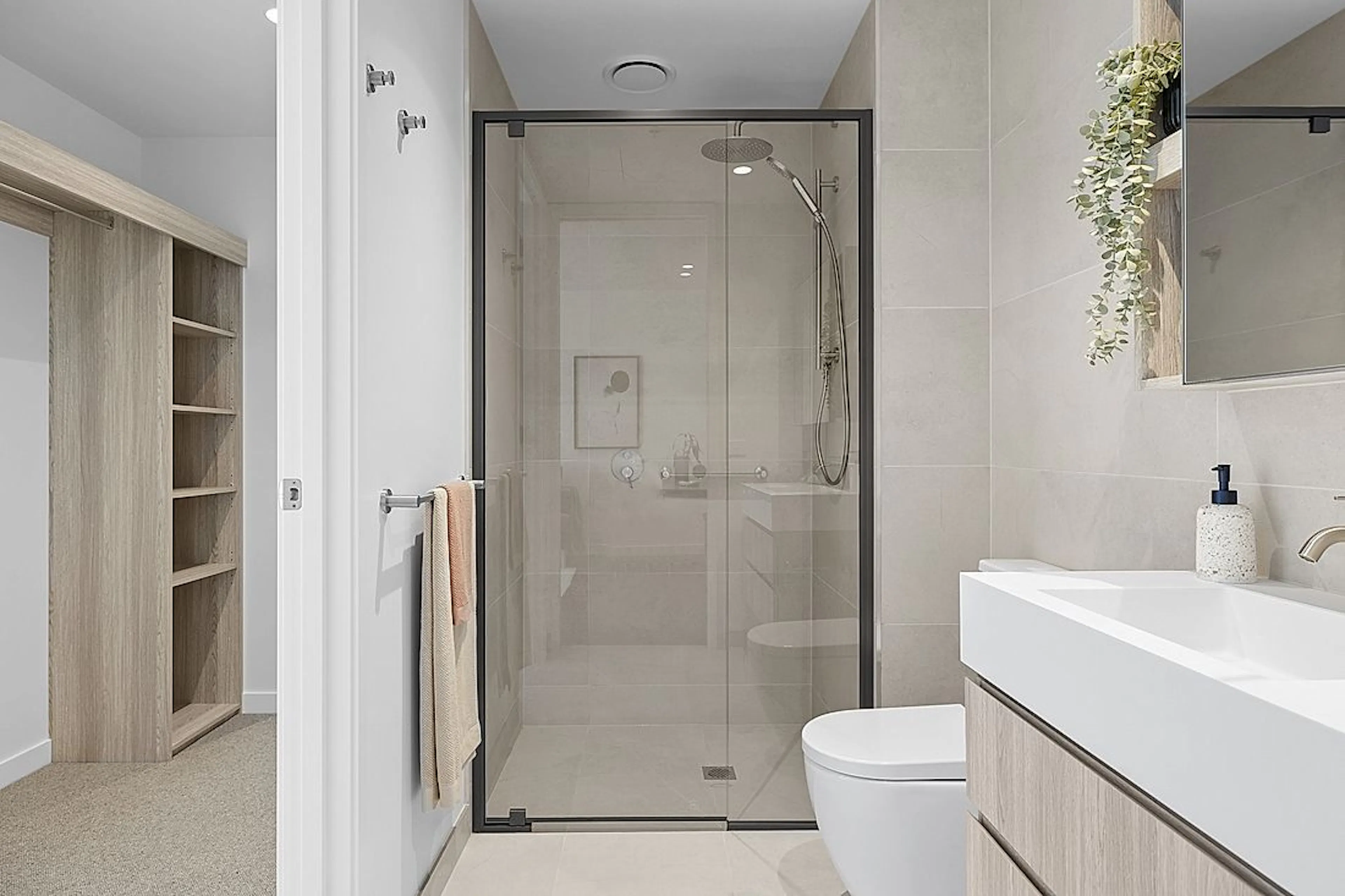 1 Bedroom 1 bathroom - Balcony BATHROOM 3