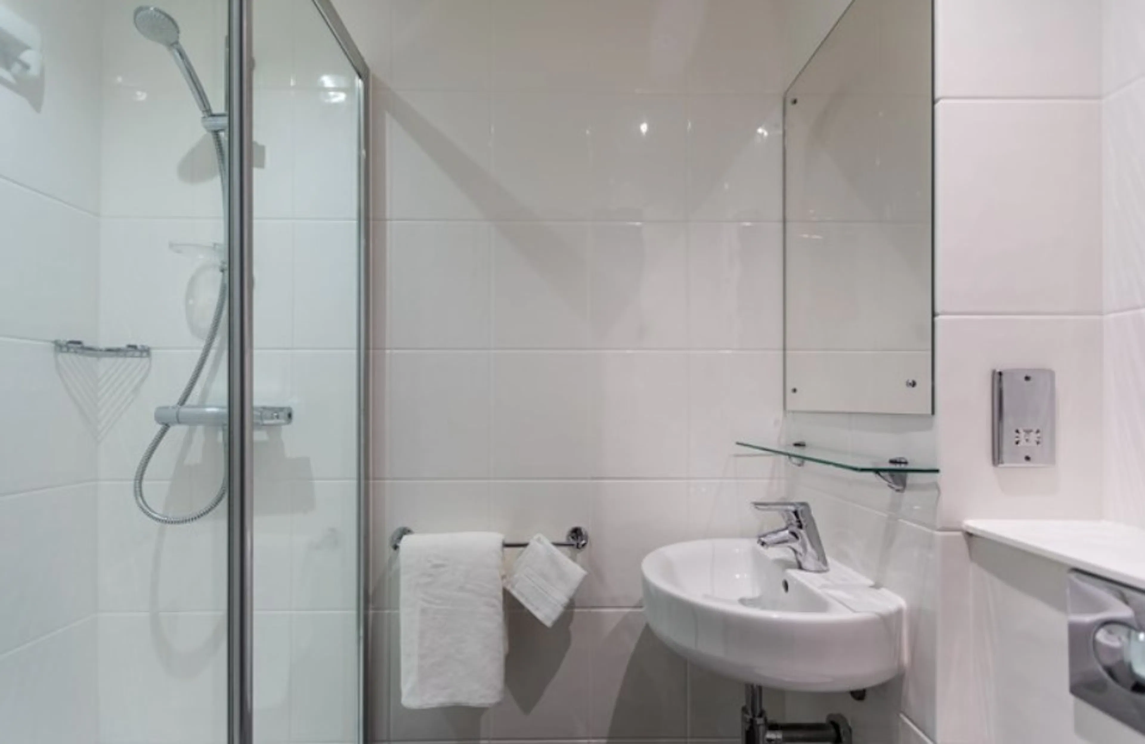 1 Bed Penthouse BATHROOM 2