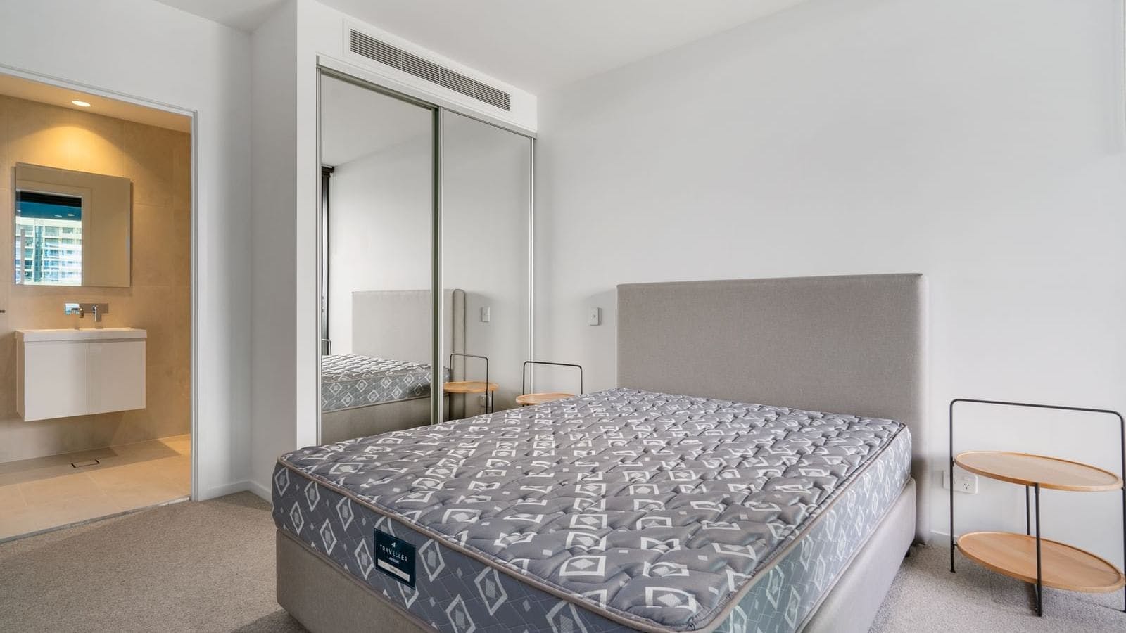 unilodge-realm-kangaroo-point-brisbane-1 Bed, 1 Bath, Study