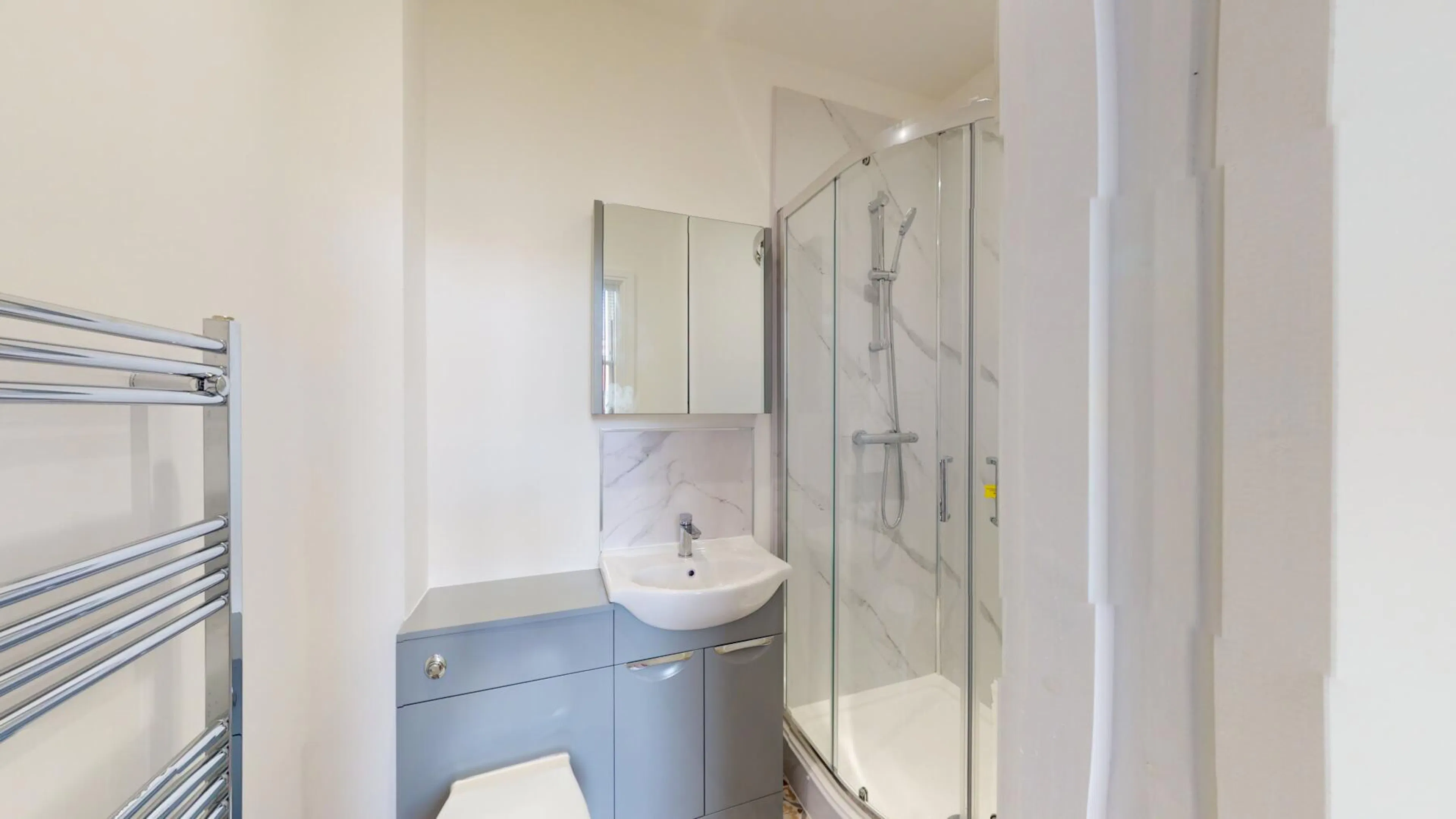 1 Bedroom Apartment BATHROOM 3