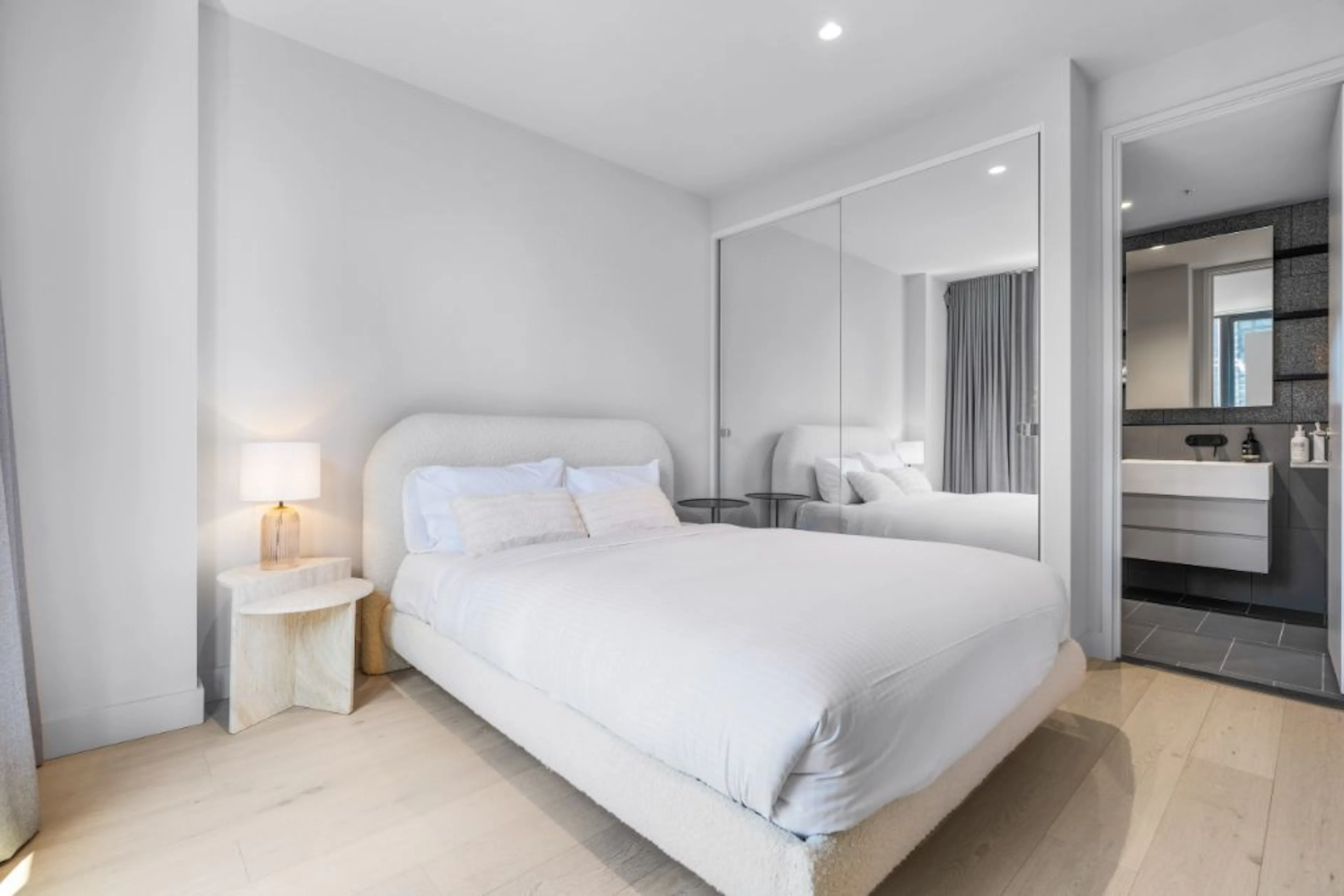 1 Bedroom Apartment ROOM 2
