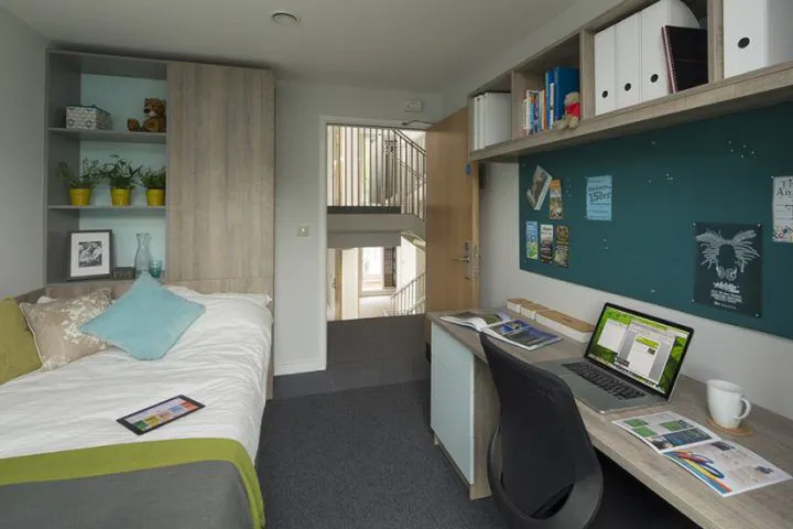 Road View - Non En-Suite ROOM