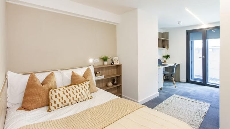 Deluxe Ensuite (3 Bed Flat)