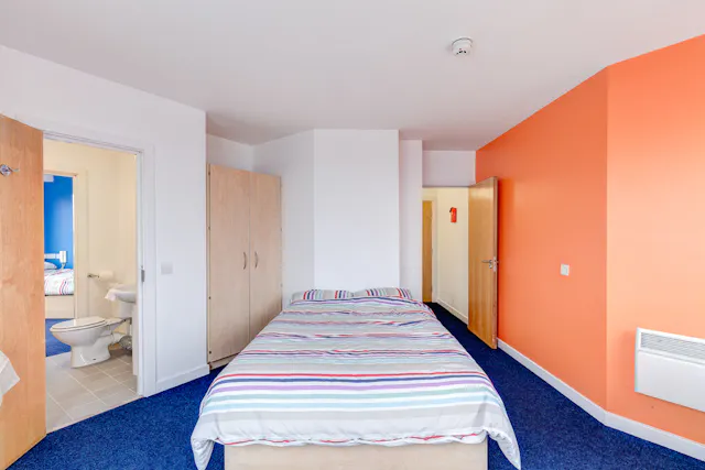 Classic Two Bedroom Apartment room image 1