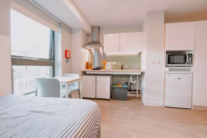 base-glasgow-1-glasgow-Classic Accessible Studio-1