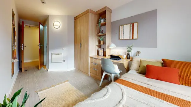 Bronze En Suite Plus room image 1