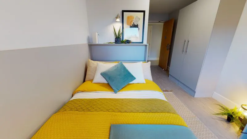 Gold En Suite
