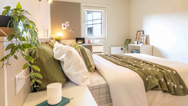 Platinum One Bed Plus room image 1