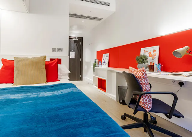 Premium Ensuite Lower Level room image 1