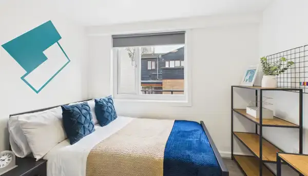 Flat 1, Studio ROOM