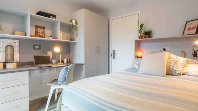 Bronze Two Bed Apartment Plus room image 1