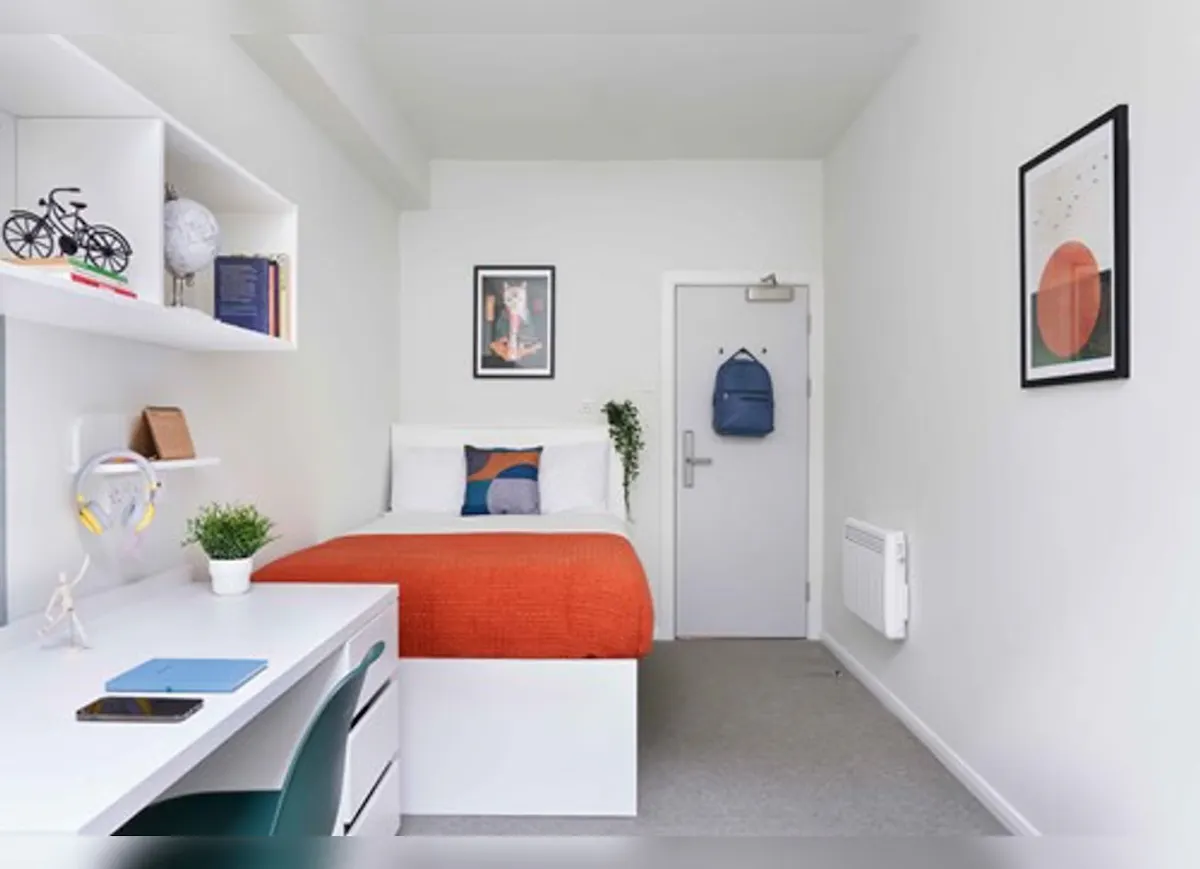 ROOM ROOM