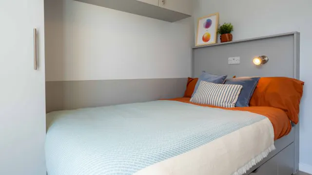 Silver Ensuite Plus room image 1