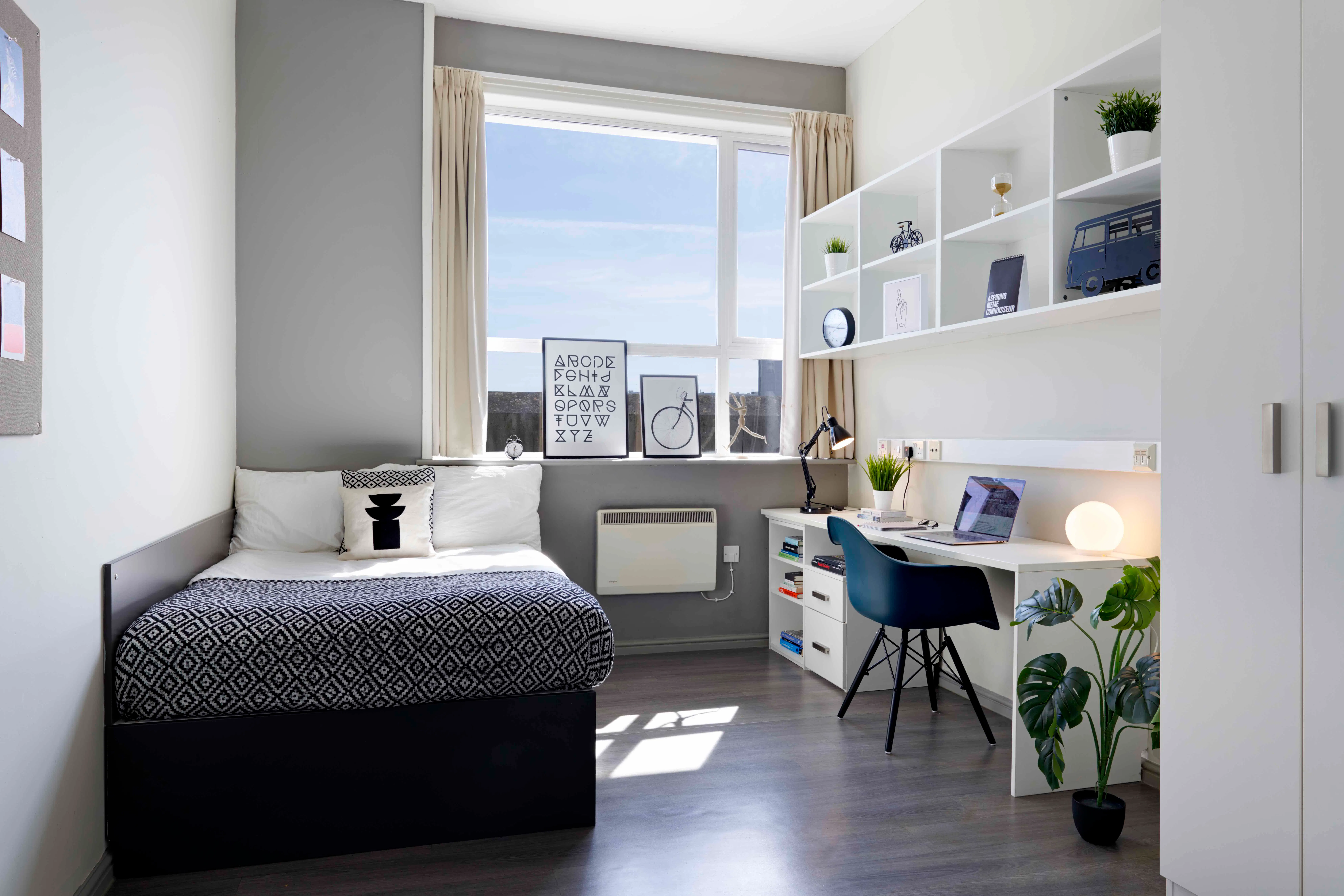 Central Point-Plymouth-ROOM-1