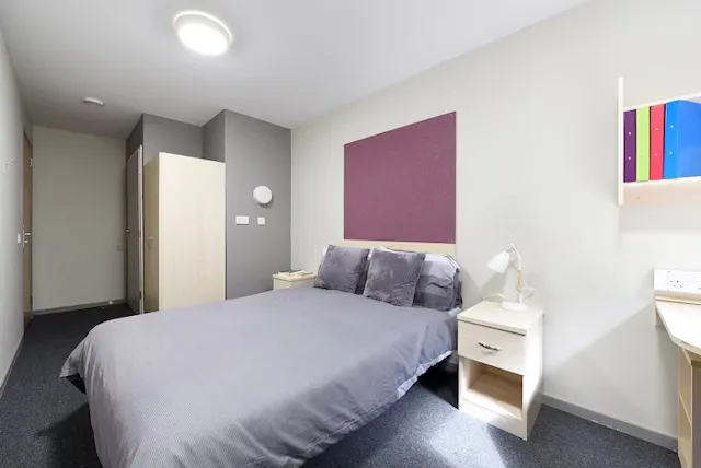 One Bed Apartment Gold room image 1