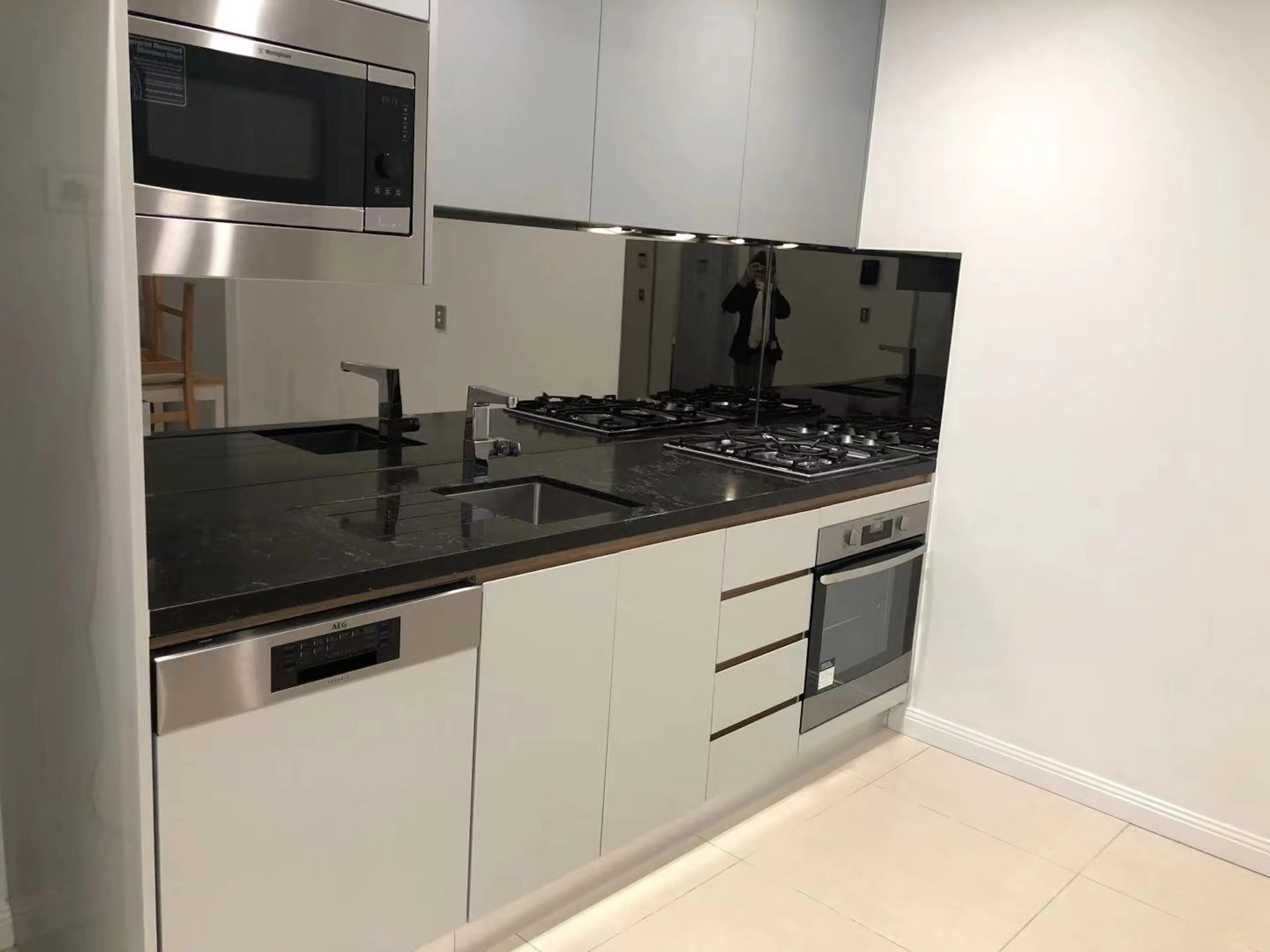 1 Bedroom, 1 Bathroom Apartment KITCHEN 1