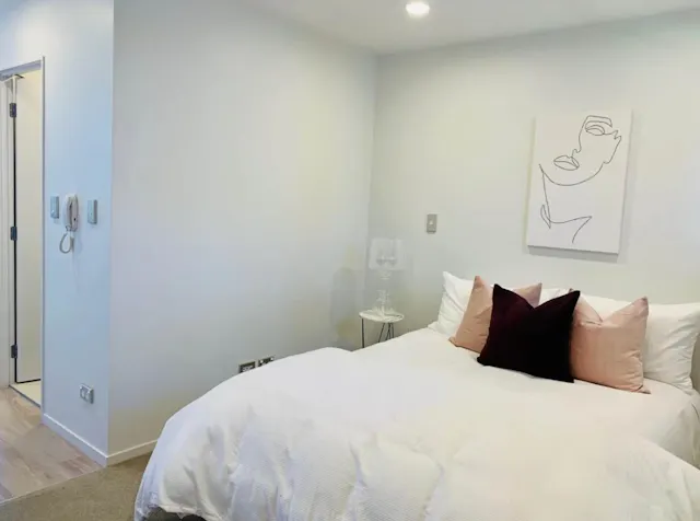 1 Bedroom, 1 Bathroom Apartment room image 1