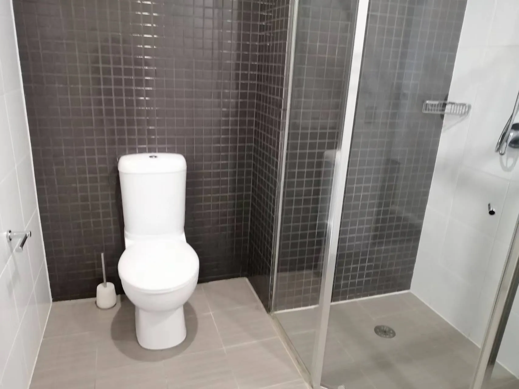 1 Bedroom, 1 Bathroom Apartment BATHROOM 2