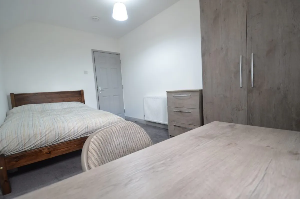 6 Bedroom Apartment ROOM